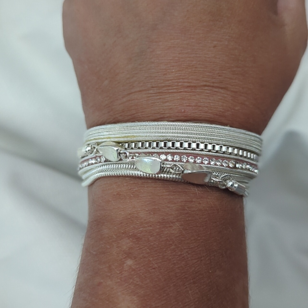 Magnetic bracelet